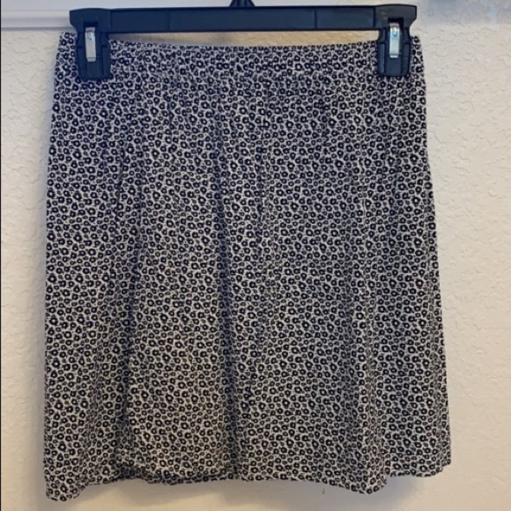Black and white floral print skirt